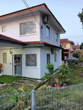 Homestay HNH Melaka (Corner Lot)